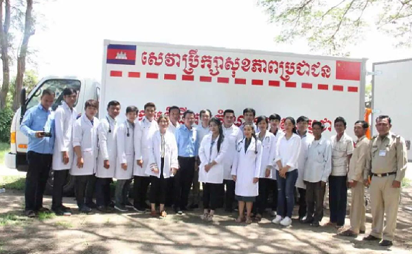 飞依诺参与柬埔寨超声义诊